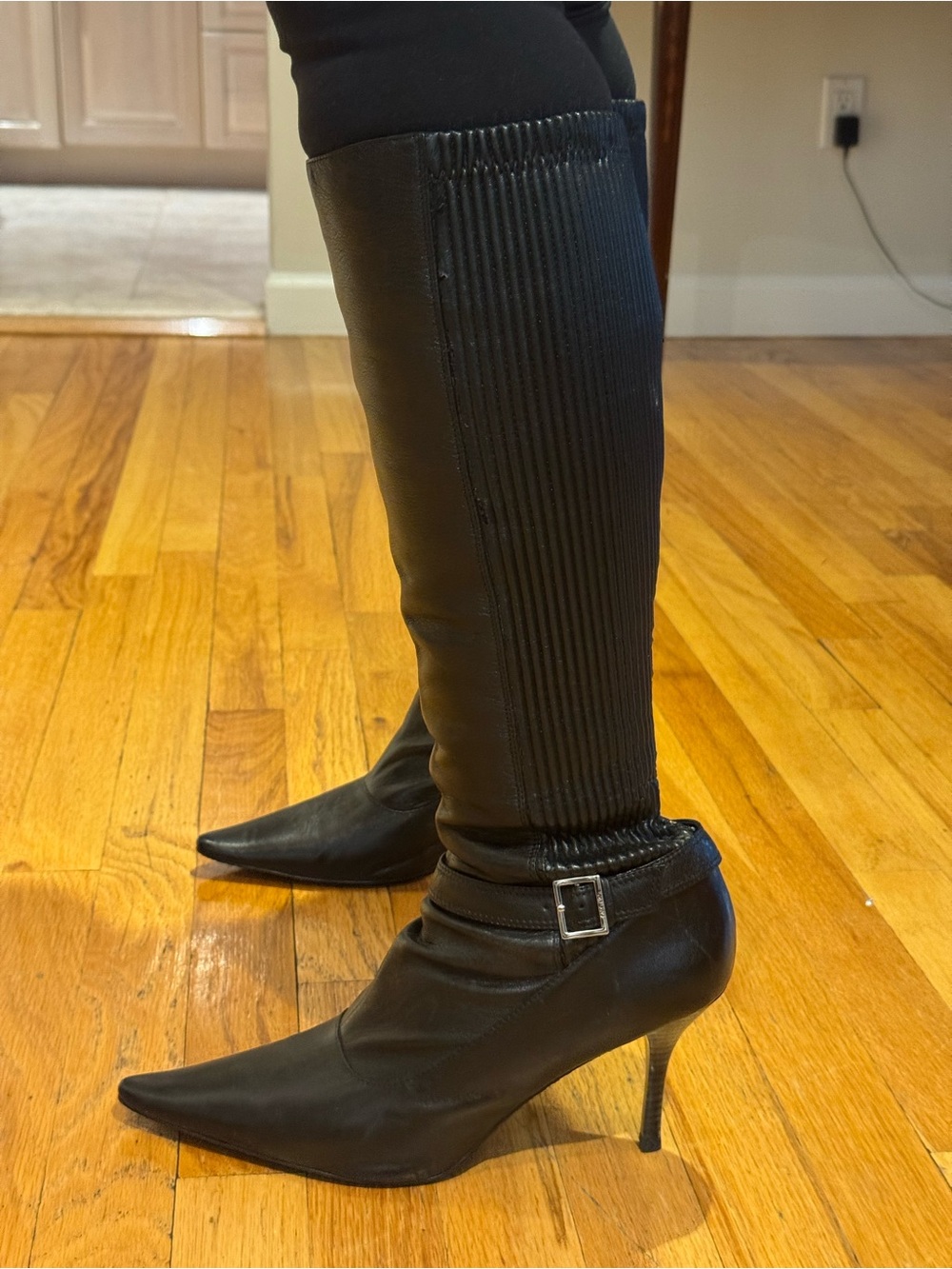 Black Pointed-Toe Knee-High Stiletto Boots